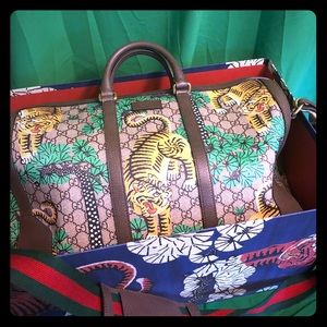 Gucci Bengal Supreme Duffle Used  100% Authentic